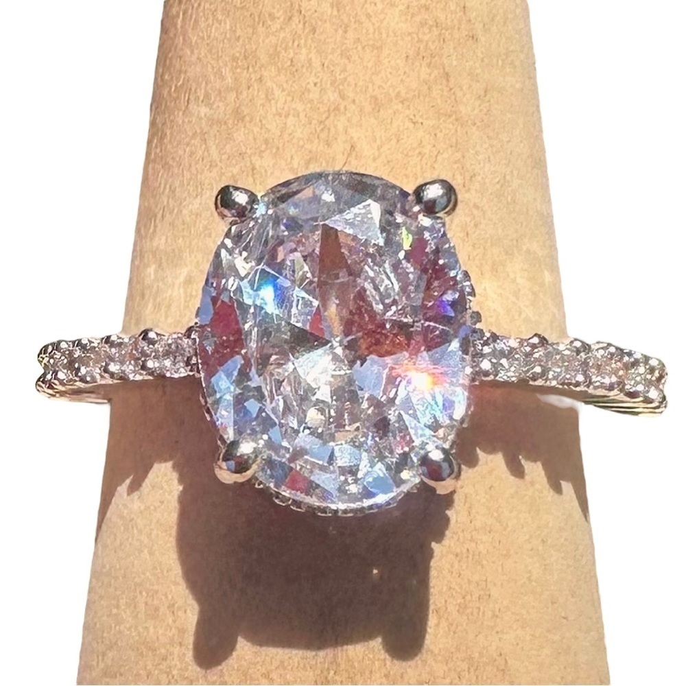 NEW Oval Shaped White Gold-Plated Dazzling Brilliant Cut CZ Band Ring